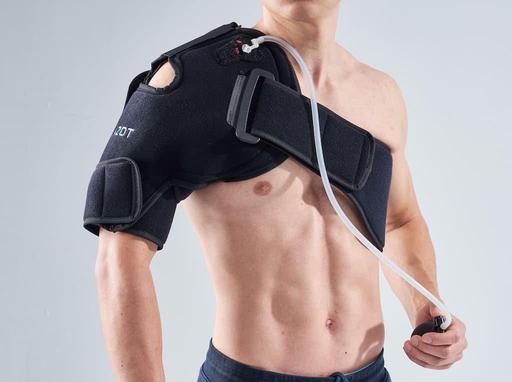 Cold Compression Shoulder Wrap with Sling and Pillow - Azot medical device image 1