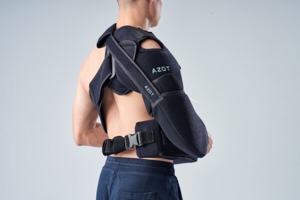 Cold Compression Shoulder Wrap with Sling and Pillow - Image 4