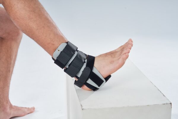 Cold Compression Ankle Wrap with Splint - Image 4